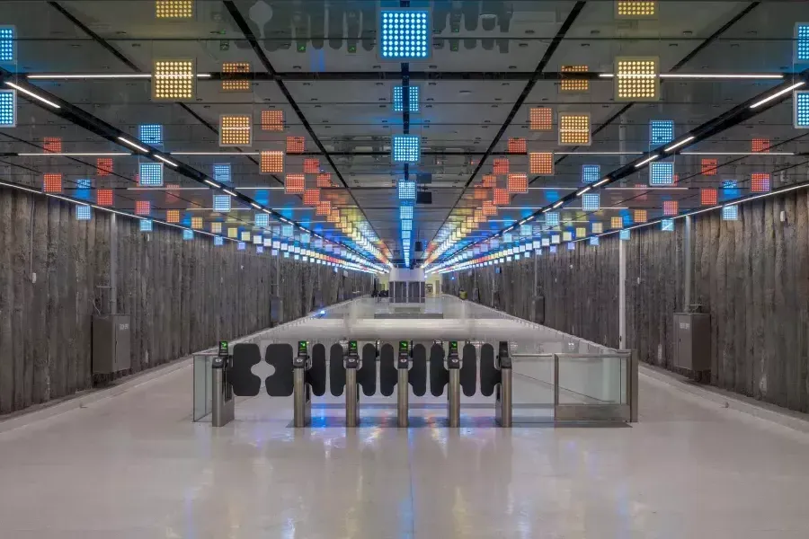 „Lucy in the Sky“ von Erwin Redl, 2021, Central Subway: Union Square Market Station